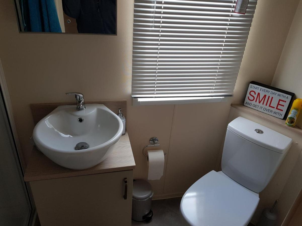 6 Berth Deluxe Caravan Palm Grove 42 Чапел-Сент-Леонардс Экстерьер фото